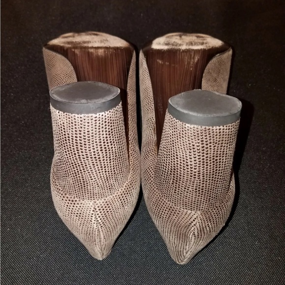 “DONATED” Stuart Weitzman, Brown Suede Reptile Embossed Slip-on Pumps, Sz 10M - Picture 12 of 13